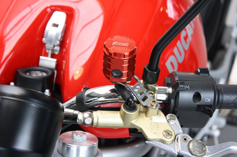 GSGモトテクニック クラッチオイルリザーバー Ducati モンスター 1000 S2R / RS (2006-2008) | 3999-B38-D52