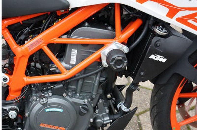 GSGモトテクニック クラッシュパッドセット マウンティングプレート ブラックアノダイズド KTM Duke 390 (2013 -) | 406025545-KM6-DS-SH