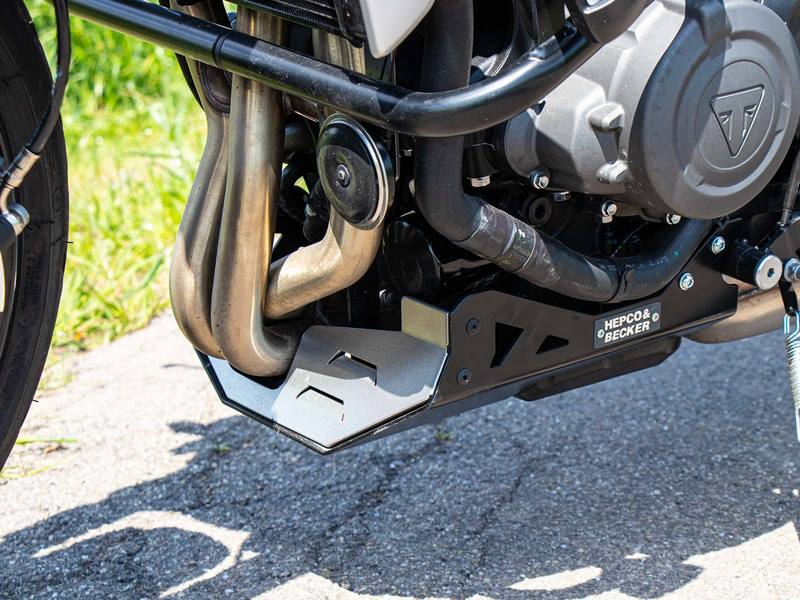 ヘプコ&ベッカー エンジンアンダーガード シルバー/ブラック Triumph トライデント660 | 8107612 00 91