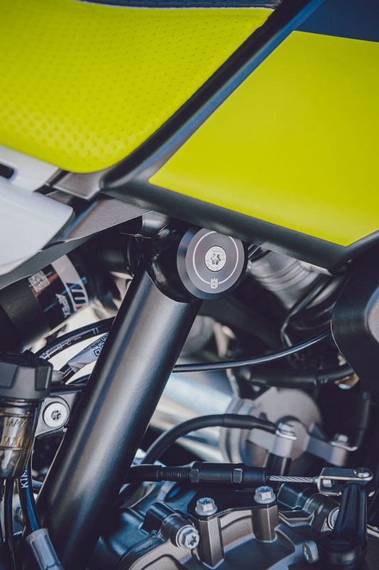 Husqvarna / ハスクバーナ Plug | 63603988044C1A