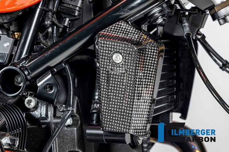 オイルクーラーカバー右 カーボングロス仕上げ