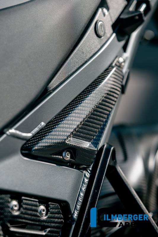 リアフレーム左側カーボンマット三角カバー