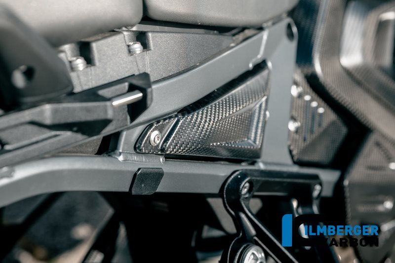 リアフレーム右側カーボンマット三角カバー