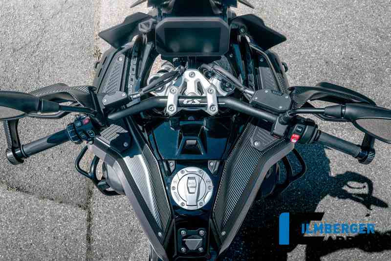 上部タンクキャップ左カーボンマット