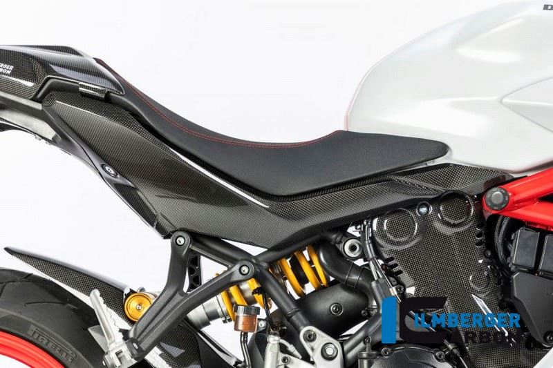 ILMBERGER / イルムバーガーカーボンパーツ アンダーシートサイドパネル 右側 グロスカーボン - Ducati Supersport 939 | SDR.007.DSS7G.K