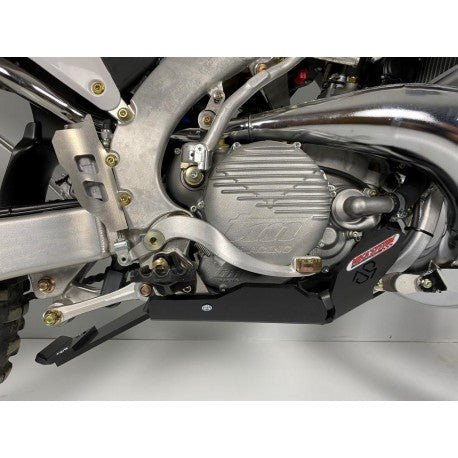 統合型8mm搭載エクストリームスキッドプレート