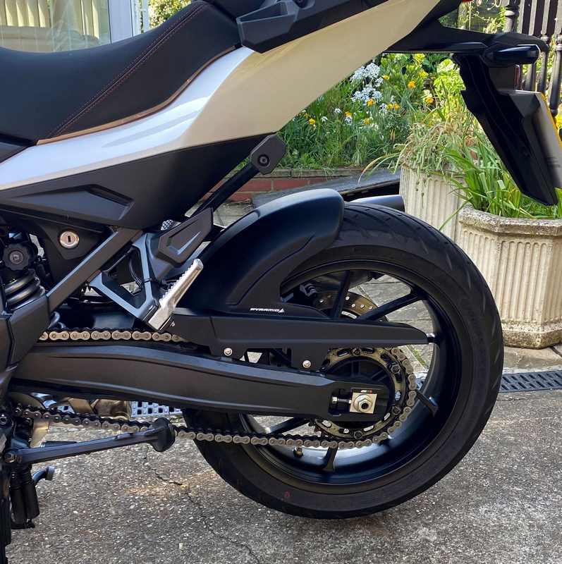 Pyramid / ピラミッド ハガー グラファイトブラック | Honda NT 1100 2022- | 071921E