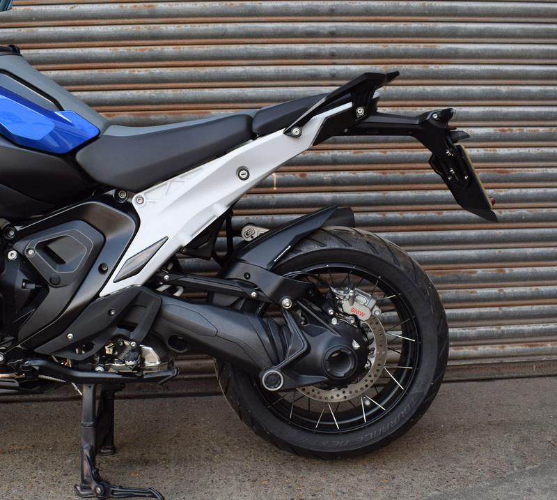 Pyramid / ピラミッド ハガー マットブラック | BMW R 1300 GS 2023- | 074130M