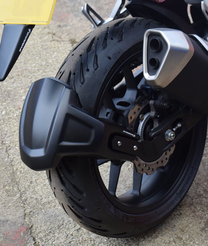 Pyramid / ピラミッド スプレーガード グロスブラック | Honda CB 750 Hornet (ホーネット) 2023- | 085166B