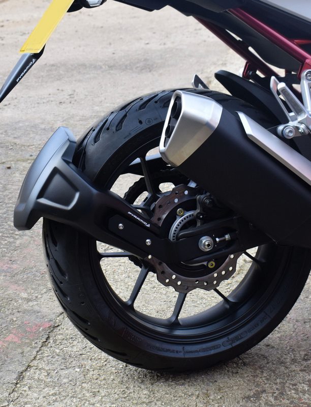 Pyramid / ピラミッド スプレーガード グロスブラック | Honda CB 750 Hornet (ホーネット) 2023- | 085166B