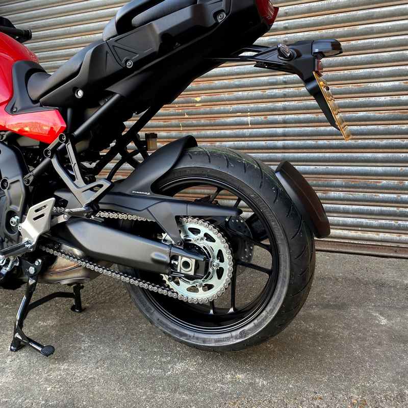Pyramid Spray Guard | Gloss Black | Yamaha MT-09 2021> | 085203B