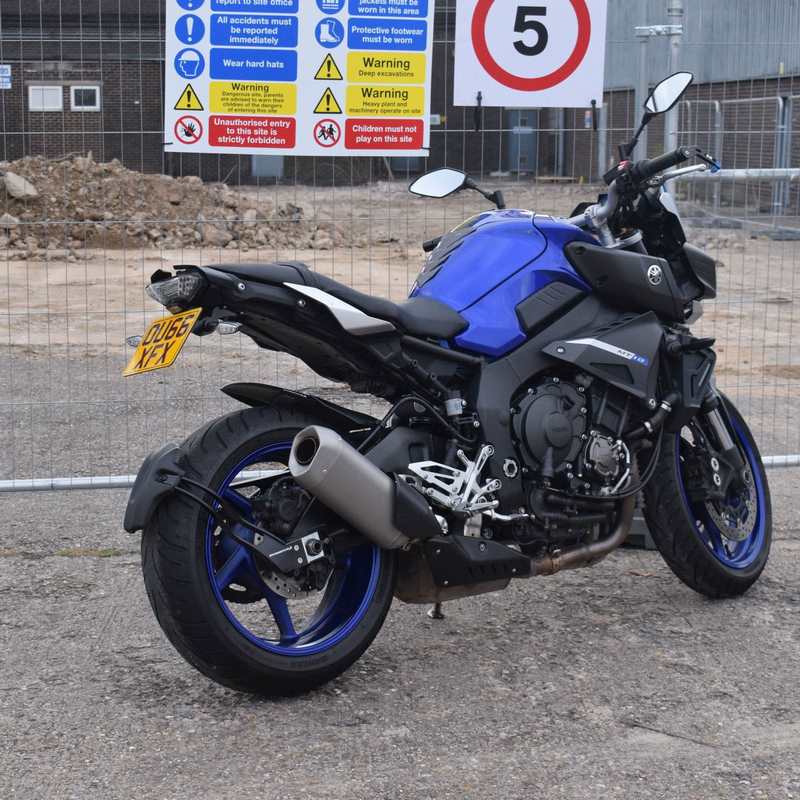 Pyramid Spray Guard | Matte Black | Yamaha MT-10 2016> | 085220M