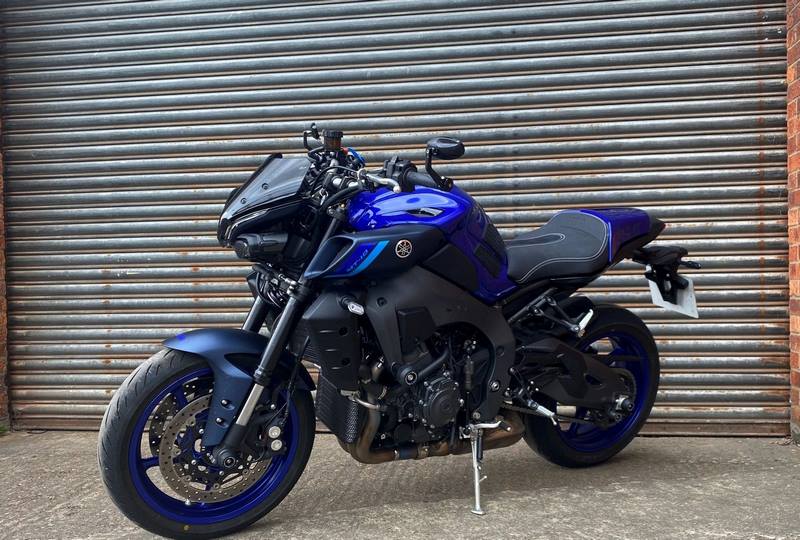 Pyramid / ピラミッド コンフォート シートカウル 未塗装 | Yamaha MT-10 SP 2016- | 12413U