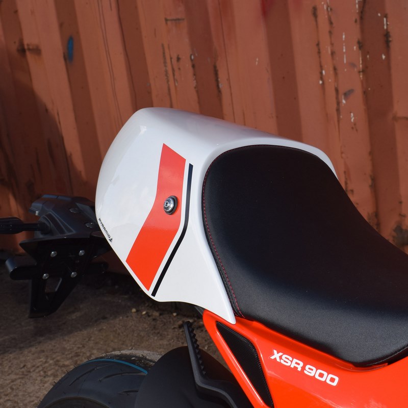 Pyramid / ピラミッド シートカウル レジェンドレッド | Yamaha XSR900 2024- | 12425W