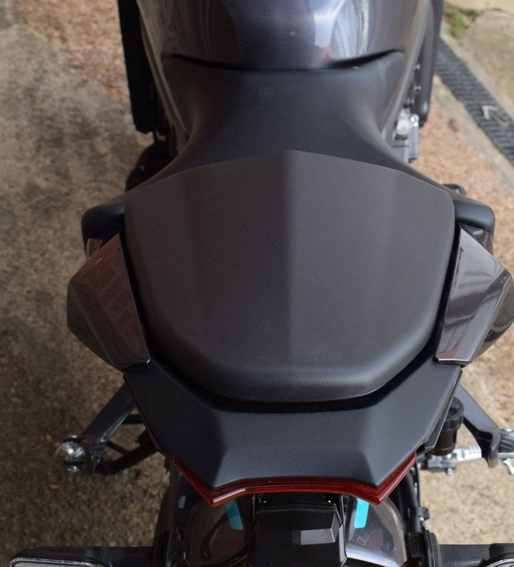 Pyramid / ピラミッド シートカウル テックブラック | Yamaha MT-09 2024> | 12450F