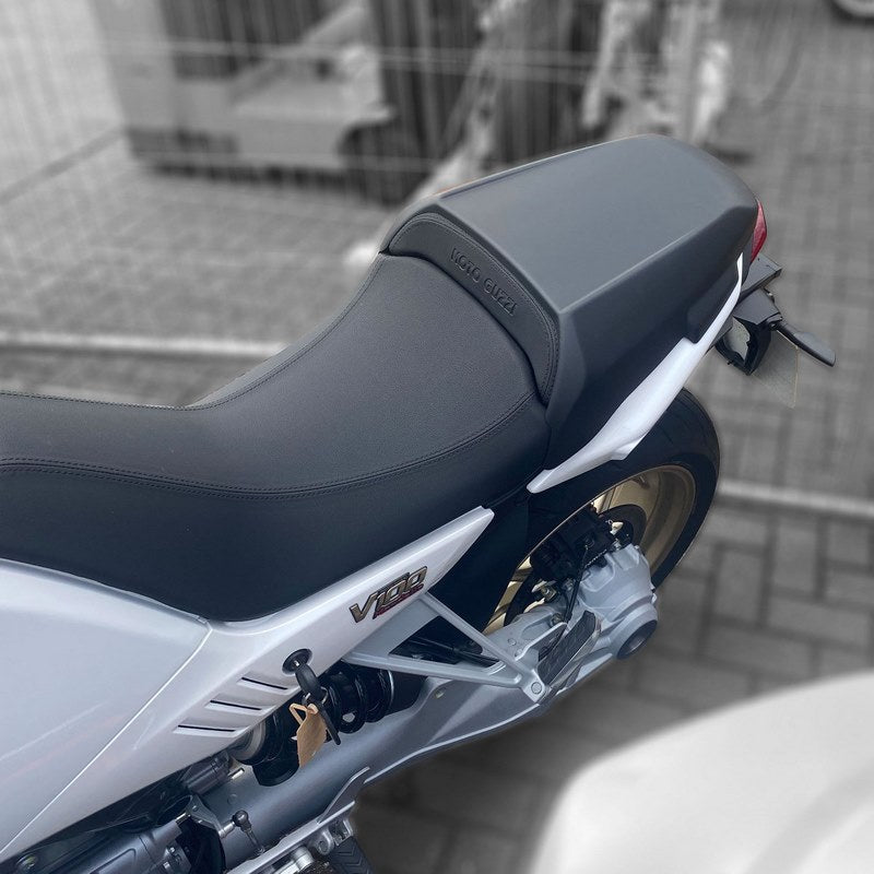 Pyramid / ピラミッド シートカウル アバンギャルドグレー | Moto Guzzi V100 Mandello 2022- | 18555E