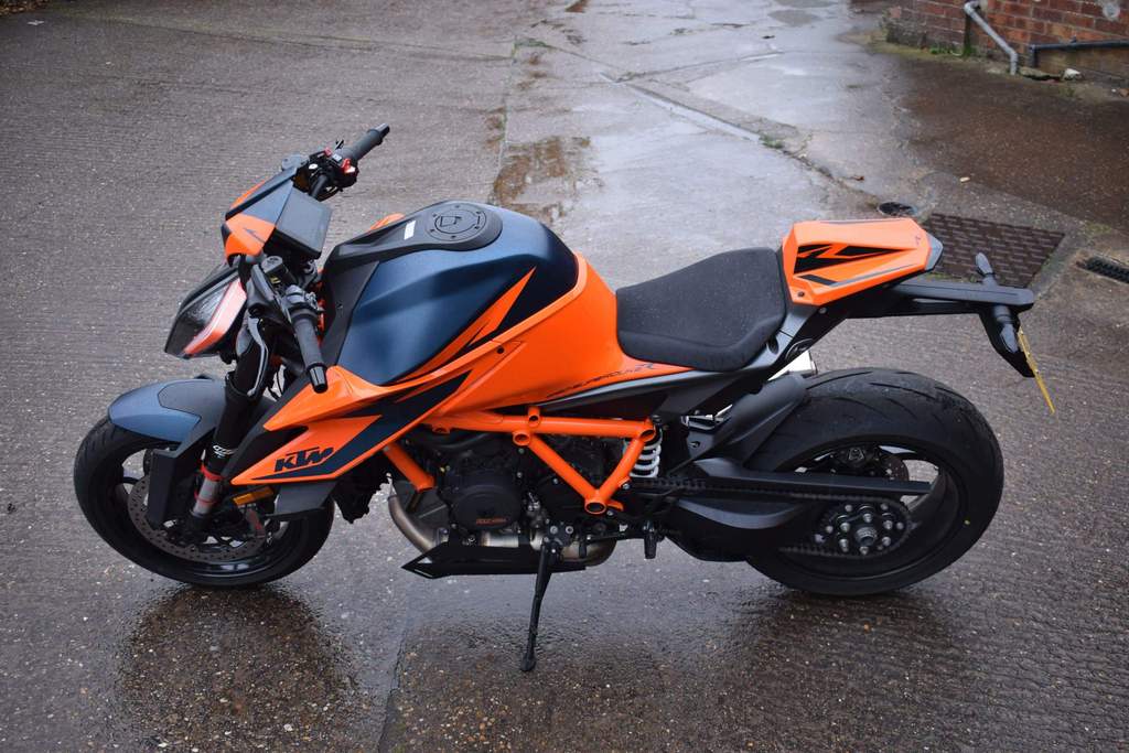 Pyramid Plastics / ピラミッドプラスチック シートカウル グロスオレンジ & Gloss ブルー KTM 1290 Superduke R 2020> | 19990D