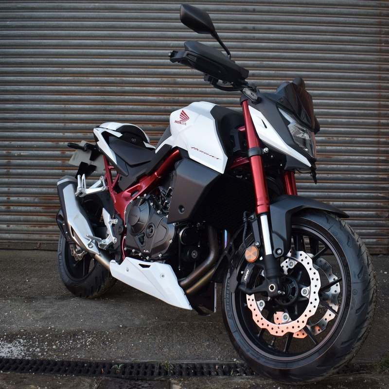 Pyramid / ピラミッド ラジエーター・チーク マットイリジウム グレーメタリック | Honda CB 750 Hornet (ホーネット) 2022>2024 | 21055D