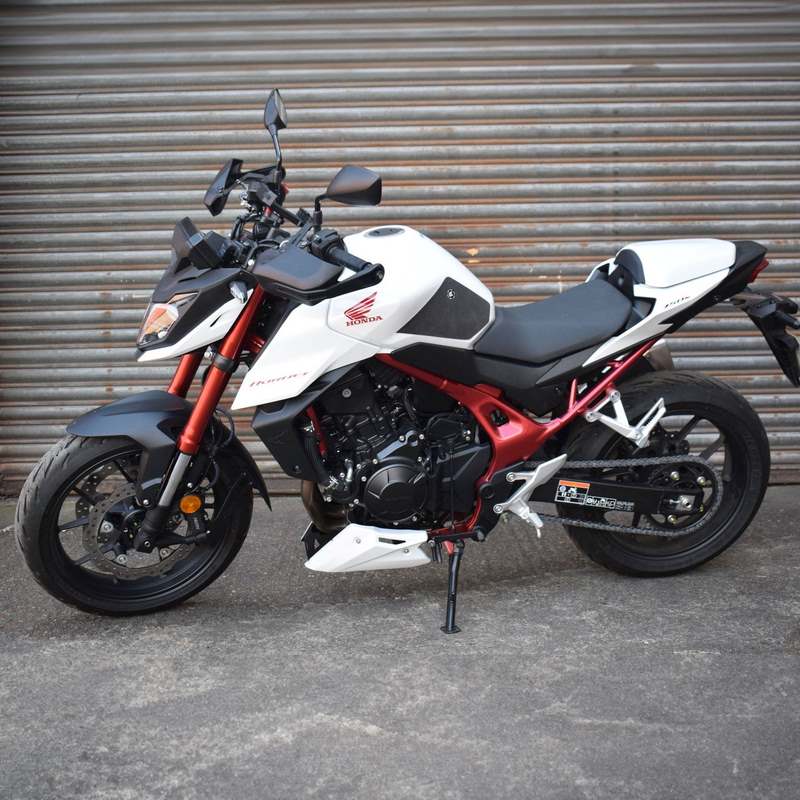 Pyramid / ピラミッド ベリーパン グラファイトブラック | Honda CB 750 Hornet (ホーネット) 2023>2024 | 21577E