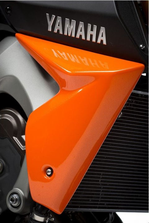 Pyramid Plastics / ピラミッドプラスチック Yamaha MT-09 ラジエーターチーク 未塗装 2013>2016 | 22131U