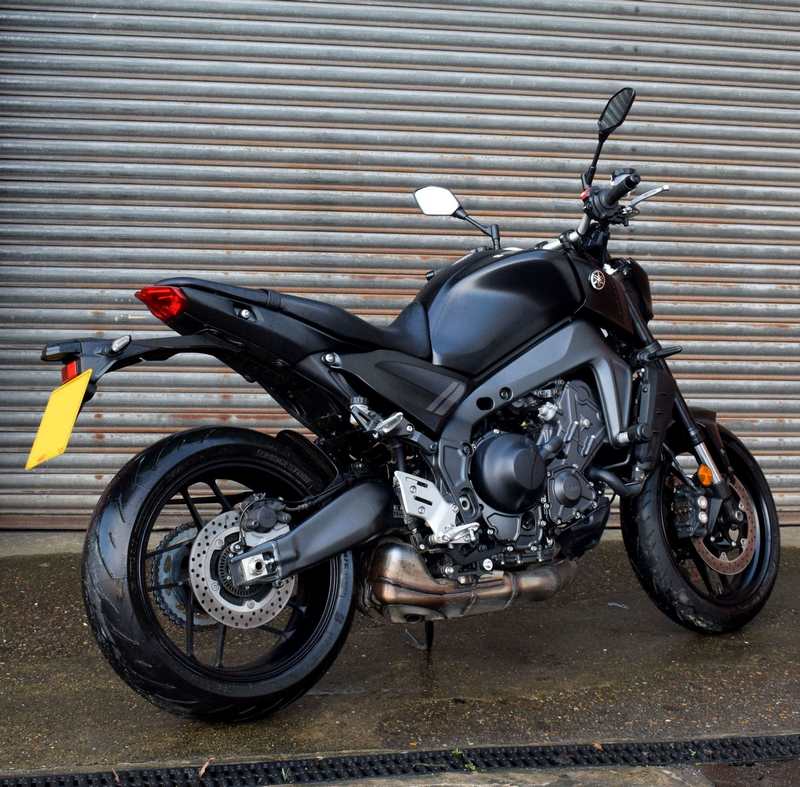 Pyramid / ピラミッド インフィルパネル アイコンブルー (マットブルー) | Yamaha MT-09 2022>2023 | 22143P