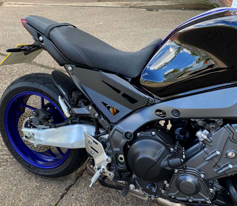 Pyramid / ピラミッド アルミ インフィルパネル (RHS) マットブラック | Yamaha MT-09 SP 2021>2023 | 22146M