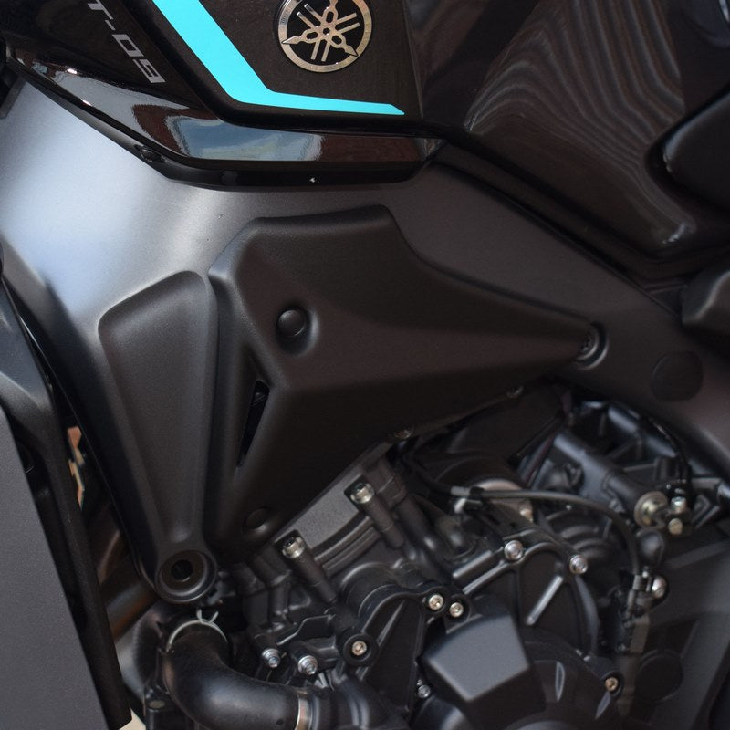 Pyramid / ピラミッド フロント インフィルパネル マットブラック | Yamaha MT-09 2021- | 22152M