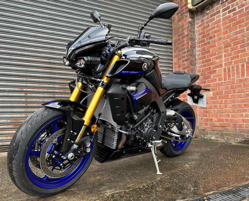 Pyramid / ピラミッド ベリーパン グロスブラック | Yamaha MT-10 2016- | 22170B