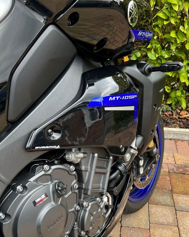 Pyramid / ピラミッド インフィルパネル アイコンブルーカラーズ | Yamaha MT-10 2022> | 22195P