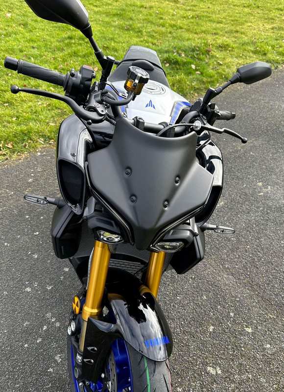 Pyramid / ピラミッド フライスクリーン マットブラック | Yamaha MT-10 2022- | 22215M