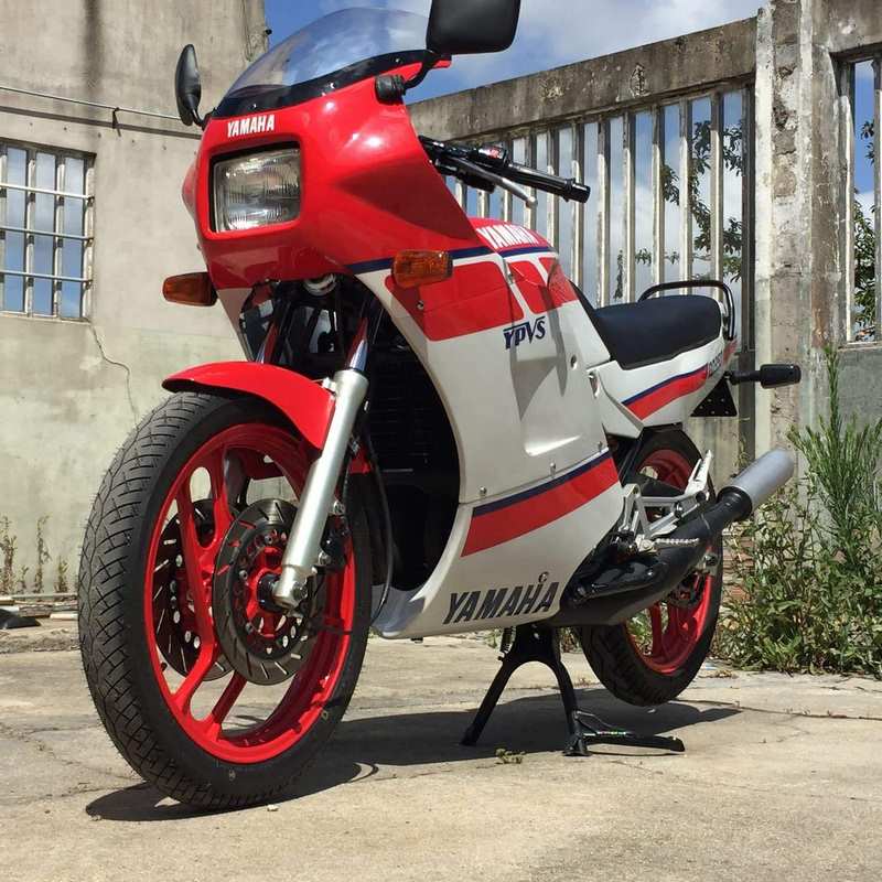 Pyramid Belly Pan | Gloss Black | Yamaha RD350 YPVS F1/F2 1983>1990 | 22250B
