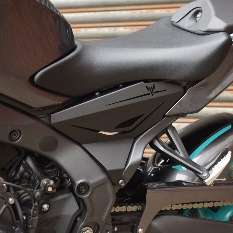 Pyramid / ピラミッド インフィルパネル マットブラック | Yamaha MT-09 2024>2025 | 22595M
