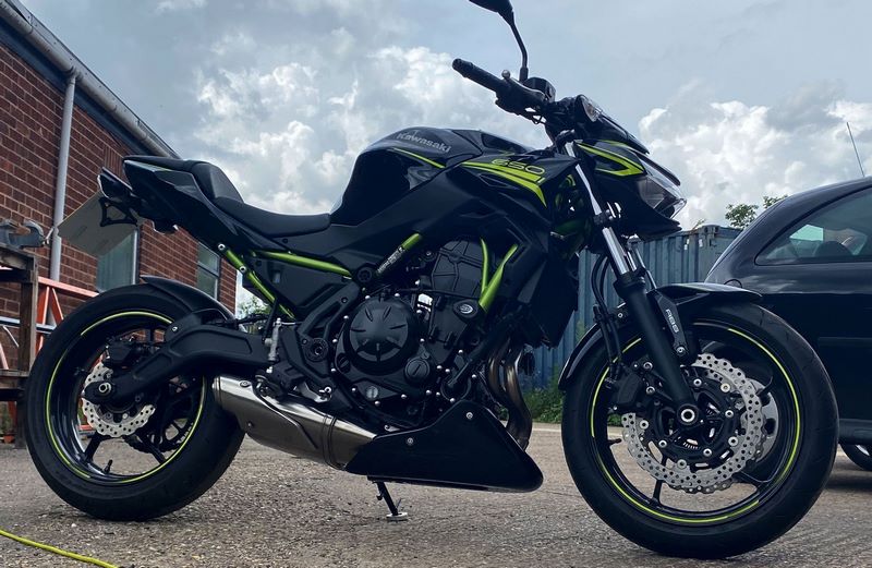 Pyramid / ピラミッド ベリーパン グロスブラック | Kawasaki Z 650 2017- | 23000B