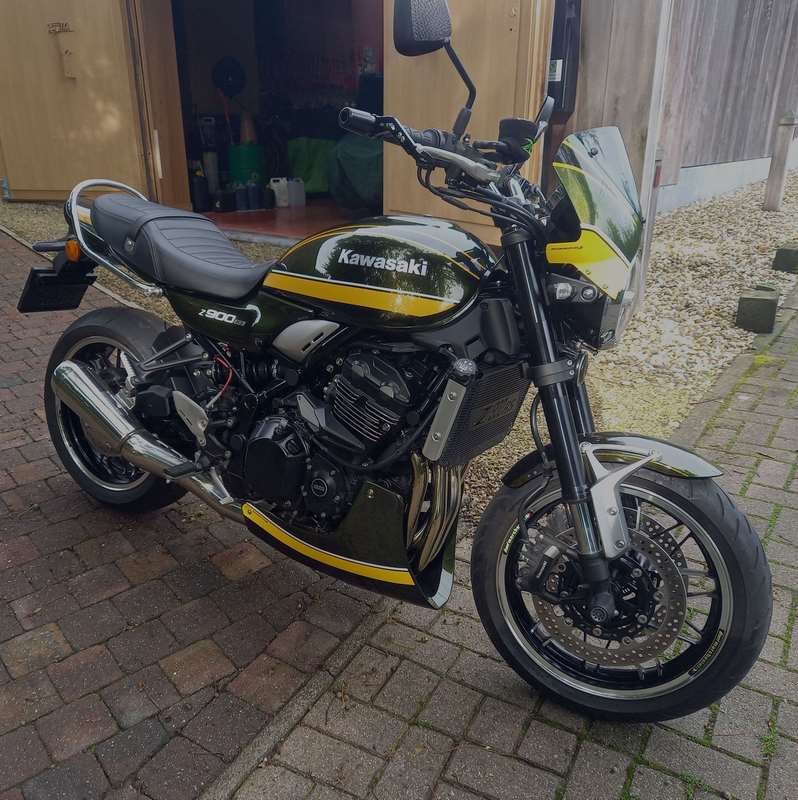 Pyramid / ピラミッド ベリーパン メタリックグリーン (Candytone Green Scheme) | Kawasaki Z 900 RS 2019>2020 | 23905Z