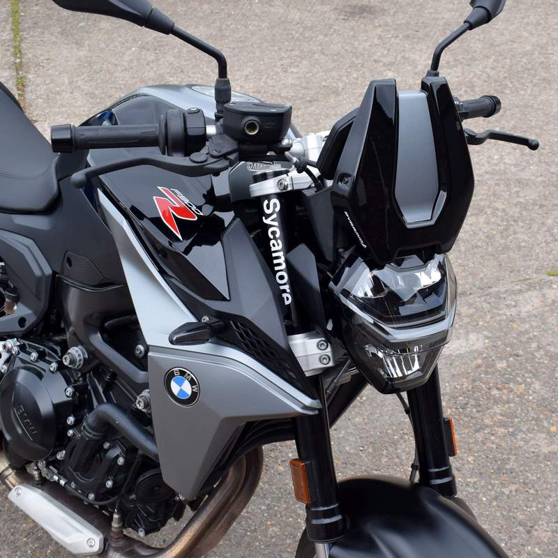 Pyramid Fly Screen | Hockenheim Silver Metallic & Racing Red | BMW F900 R 2020> | 24090F