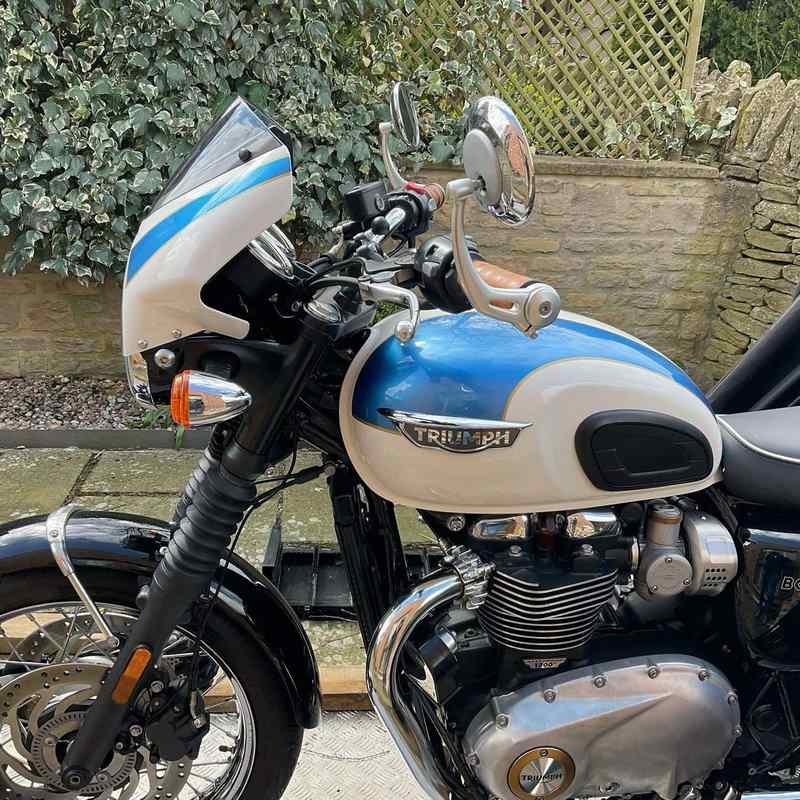Pyramid Fly Screen | Fusion White & Aegean Blue | Triumph Bonneville T100 2016> | 26002D