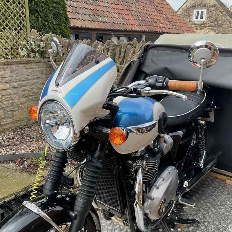 Pyramid Fly Screen | New England White & Intense Orange | Triumph Bonneville T100 2016> | 26002E