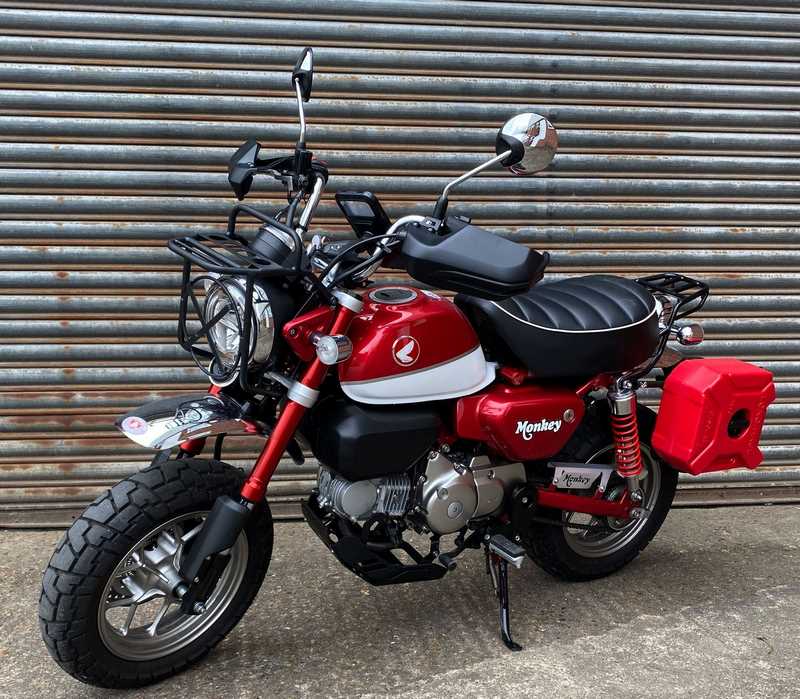 Pyramid / ピラミッド ハンドガード マットブラック | Honda Monkey 125 2018- | 30101M