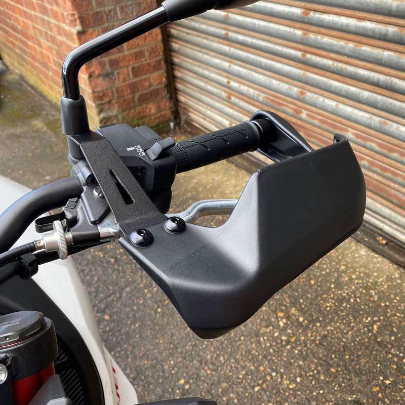 Pyramid / ピラミッド ハンドガード マットブラック | Honda CB 750 Hornet (ホーネット) 2023>2025 | 30192M