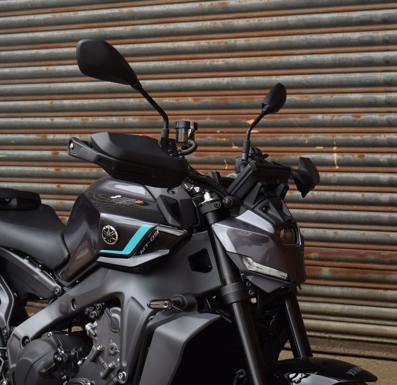 Pyramid / ピラミッド ハンドガード マットブラック | Yamaha MT-09 2024>2025 | 30209M