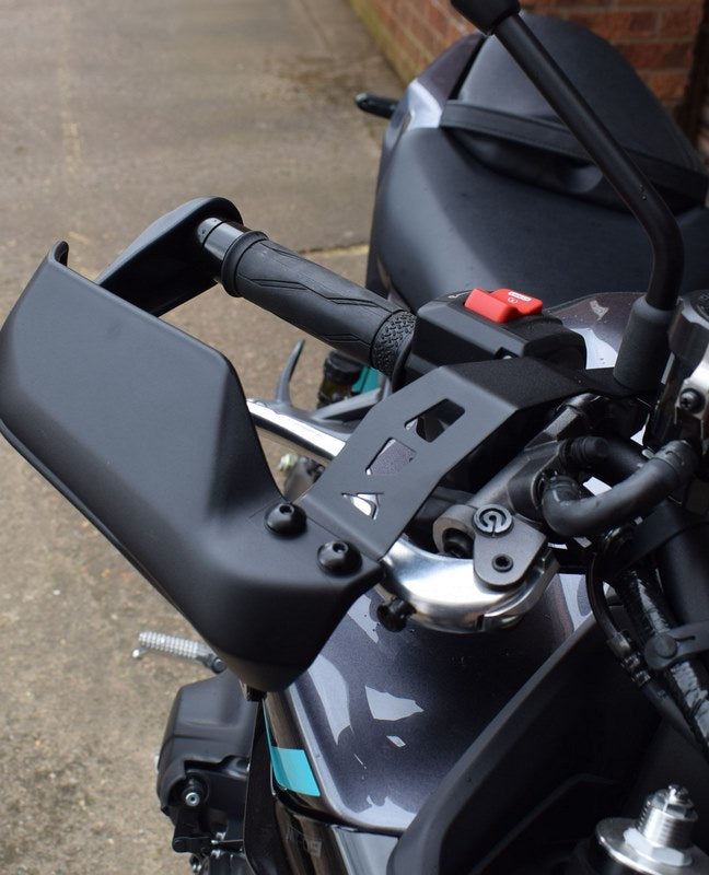 Pyramid / ピラミッド ハンドガード マットブラック | Yamaha MT-09 2024>2025 | 30209M