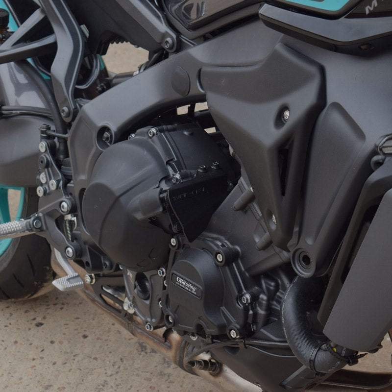 Pyramid / ピラミッド クラッチケーブルカバー マットブラック | Yamaha MT-09 2021- | 32266M