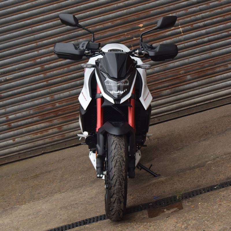 Pyramid / ピラミッド フロンタルウイング マットブラック | Honda CB750 Hornet (ホーネット) 2023>2024 | 35725M