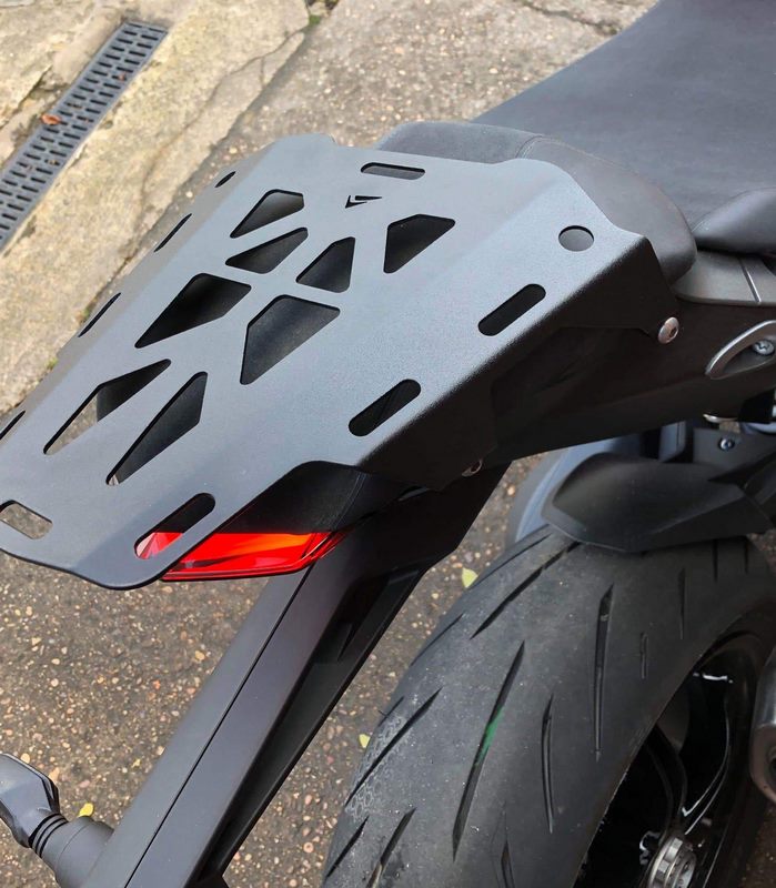 Pyramid / ピラミッド シートラック サテンブラック | KTM 1390 Superduke R 2024- | 35990B