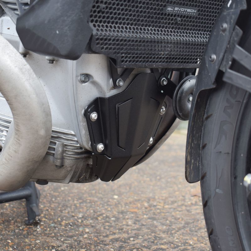 Pyramid / ピラミッド エンジンカバー マットブラック | Moto Guzzi V100 Mandello 2022- | 38406M