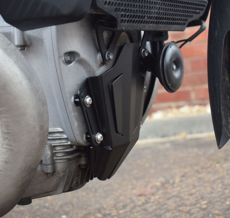 Pyramid / ピラミッド エンジンカバー マットブラック | Moto Guzzi V100 Mandello 2022- | 38406M