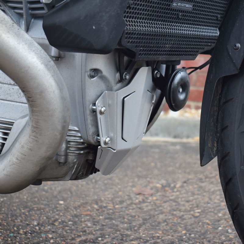 Pyramid / ピラミッド エンジンカバー グロスシルバー | Moto Guzzi V100 Mandello 2022- | 38406S