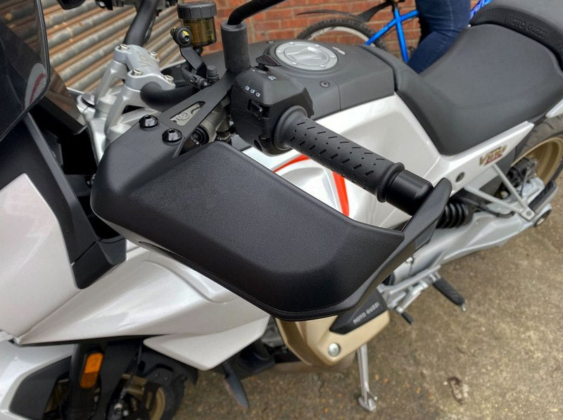 Pyramid / ピラミッド ハンドガード マットブラック | Moto Guzzi V100 Mandello 2022- | 38870M