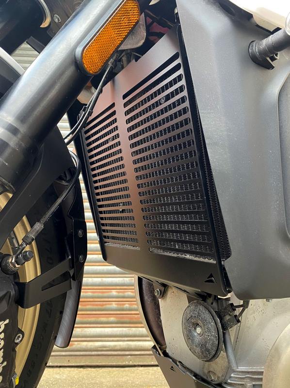 Pyramid / ピラミッド ラジエーターガード マットブラック | Moto Guzzi V100 Mandello 2022- | 528705M