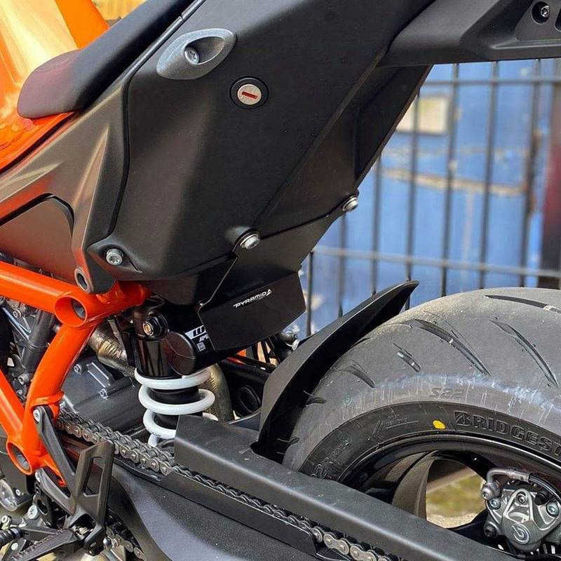 Pyramid Plastics / ピラミッドプラスチック ショックシールド ブラック KTM 1290 Superduke R 2020> | 819900